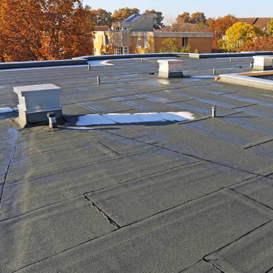 travaux d étanchéité sur un toit avec membrane epdm à fréjus